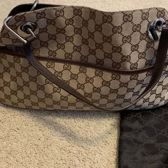 AUTHENTIC GUCCI BAG. Perfect condition. NO STAINS - Picture 3 of 4